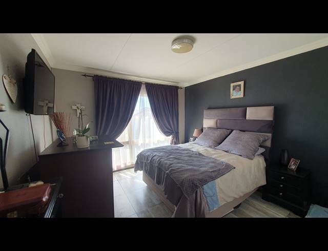 2 BEDROOM SECTIONAL TITLE FOR SALE IN SOUTH CREST